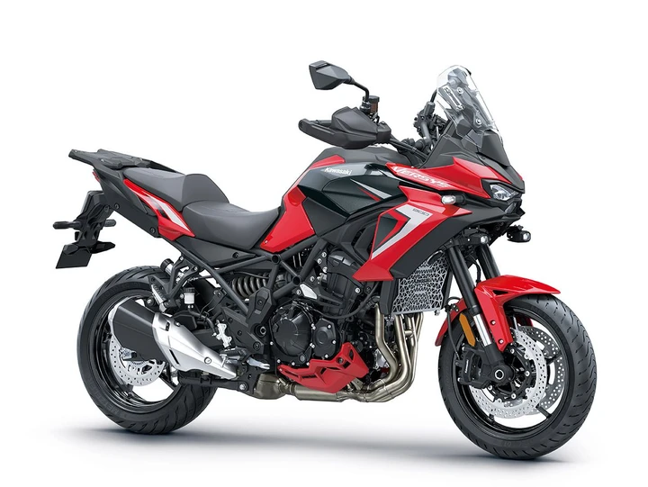 Kawasaki Versys 900 2027: 122 CV, radar e prezzi da 12.890 euro