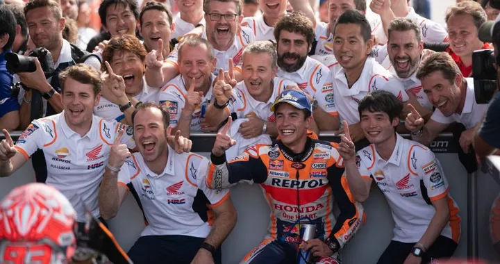 MotoGP: una corsa, doppio show. La battaglia del cronometro