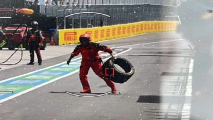 Un meccanico della Ferrari evita la tragedia nel GP Canada: ferma una gomma che rotola nella pit lane