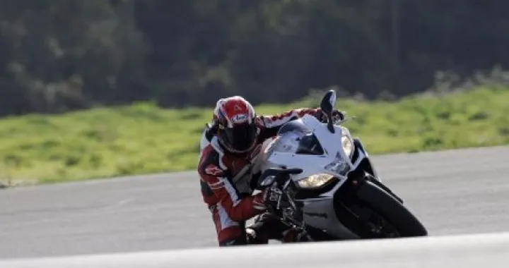 Aprilia RSV4 R e RSV4 Factory on track Tour