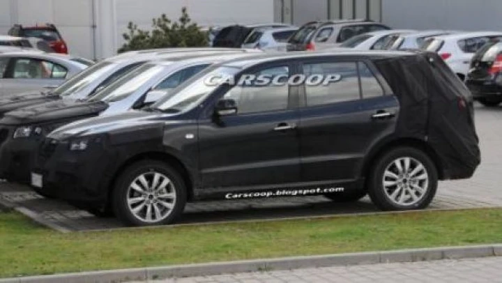 Hyundai Santa Fe: prime foto spia del restyling
