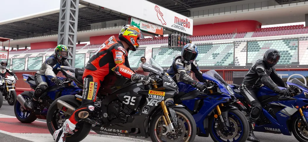 Old School Racing, date e prezzi dei corsi di guida di Yamaha e Pirelli con Alex Gramigni