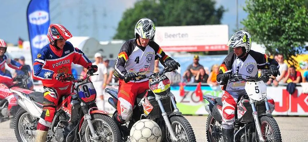 Motoball: quando il calcio incontra il motocross [Video]