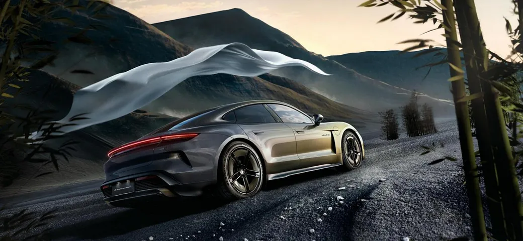 Porsche Taycan Turbo S Celestial Jade: l'esclusiva One-Off che cambia colore