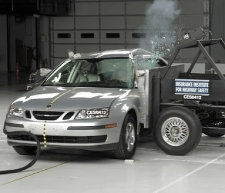 Saab: cadaveri usati nei crash test