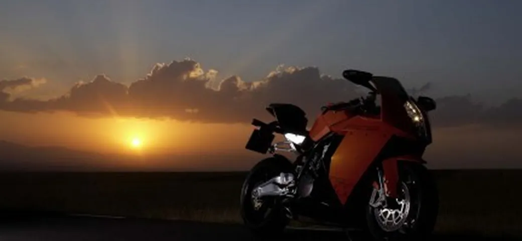 KTM RC8 - foto ufficiali presentazione