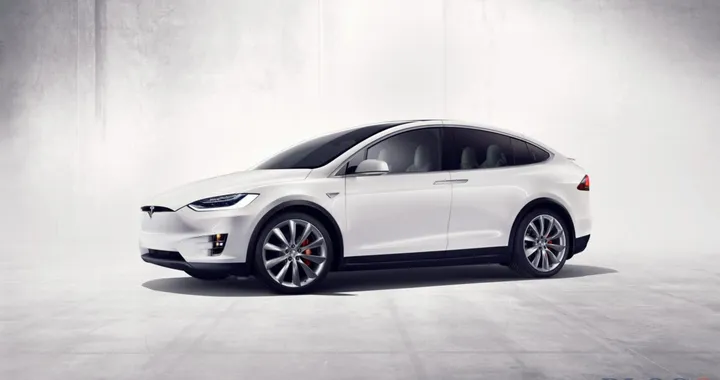 Guida autonoma Tesla: causa per l'incidente mortale sulla Model X