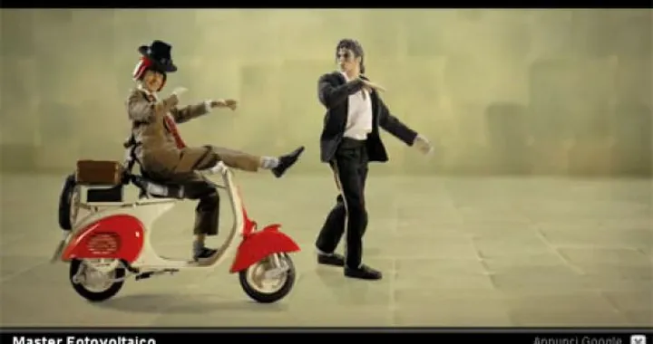 Michael Jackson vs Mr. Bean (in Vespa)