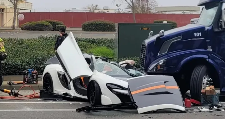 Addio McLaren 675LT, brutto incidente contro un tir: è distrutta