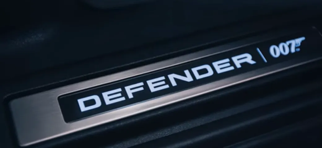 Land Rover Defender V8 Bond Edition