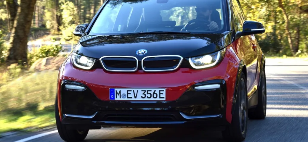 BMW i3: 66.000 euro per cambiare la batteria, la fattura salata fa scalpore