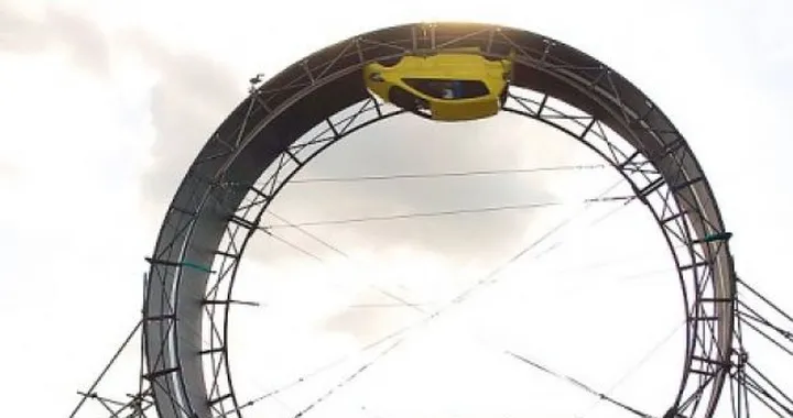 Fifth Gear: lo stuntman Steve Truglia cerca l'impresa con un pazzesco giro della morte
