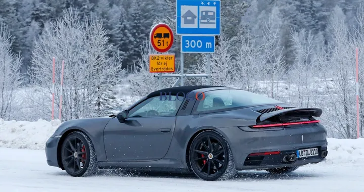 Porsche 911 (992) Targa: le foto spia