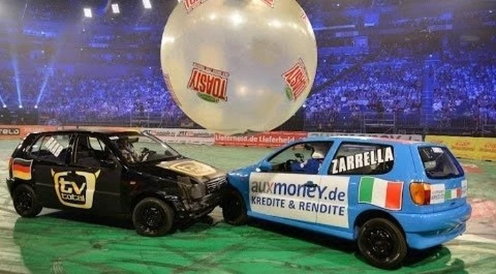 Autoball: il calcio con le auto [Video]