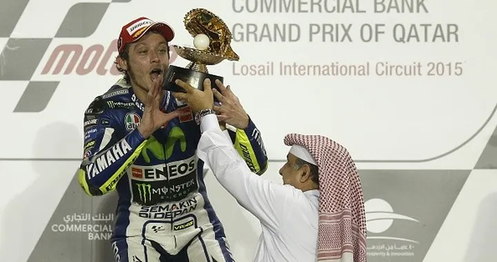 MotoGP Qatar 2015, la gara: Valentino Rossi vince. Dovizioso e Iannone sul podio [FOTO]