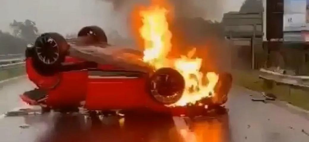 Lamborghini Urus: incidente con ribaltamento e fiamme [Video]