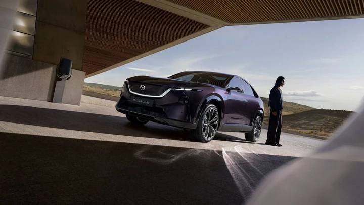 Mazda lancia la CX-6e in Italia con Power Bonus e tasso agevolato