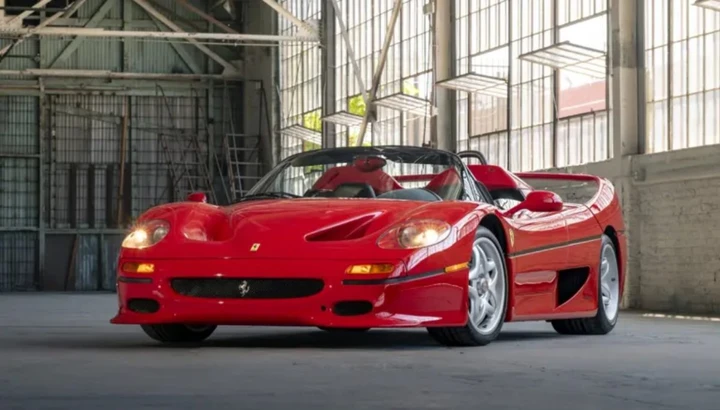 La Ferrari F50 di Mike Tyson va all'asta, potrebbe valere fino a 9 milioni di dollari