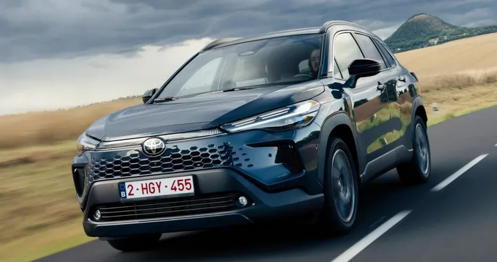 Toyota Corolla Cross, è arrivato il restyling: come cambiano i prezzi