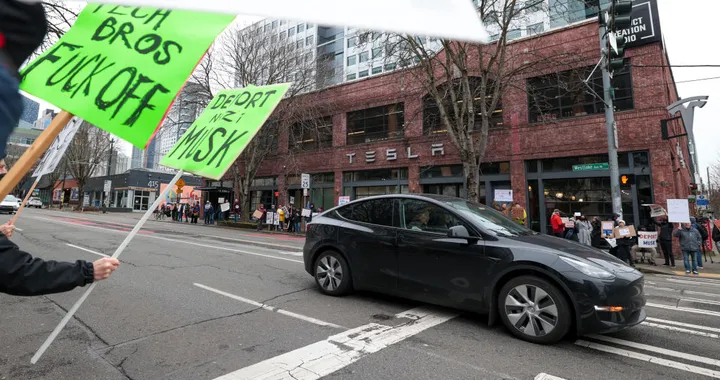 Rivolta contro Tesla e Musk: è il crollo di un impero?