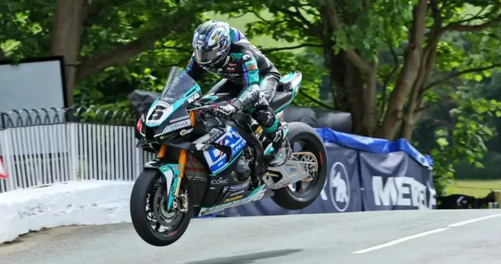 Michael Dunlop indeciso tra Ducati e Honda per il TT 2026