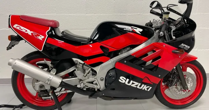 Suzuki GSX-R250R: il "millepiedi" da 15.000 giri è all'asta (quasi nuova)