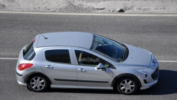 Foto spia Peugeot 301