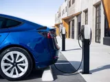 Hertz e il paradosso dell’auto elettrica: una Tesla Model 3 e la tassa sul carburante