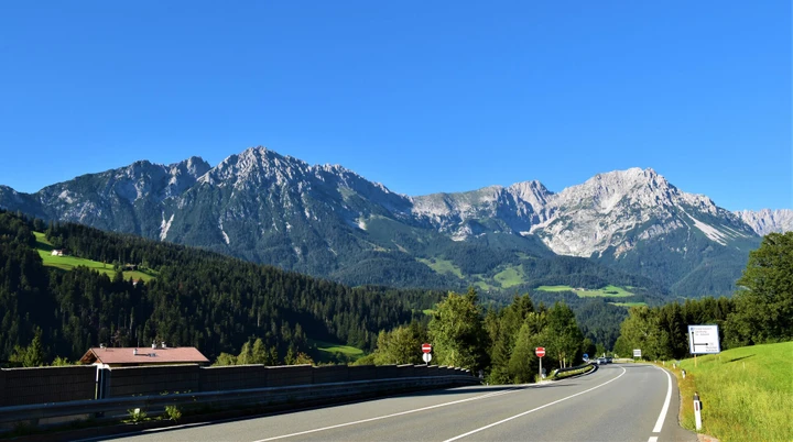 Viaggi e road trip in Europa: itinerari partendo in auto dall'Italia