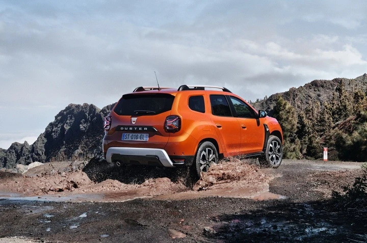 Dacia: la nuova tecnologia delle plastiche antigraffio e sostenibili