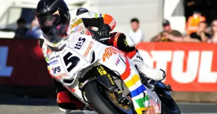 Tourist Trophy: Bruce Anstey in testa alle libere. Annullata l'ultima sessione per olio in pista, oggi le prime gare