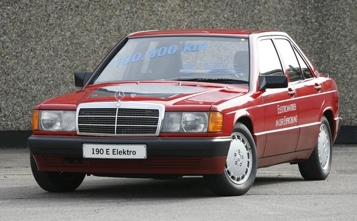 Auto e Moto d’Epoca: Mercedes racconta la storia delle elettriche e delle wagon