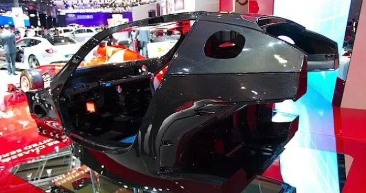 Ferrari: il telaio della F70 al Salone di Parigi 2012 Live