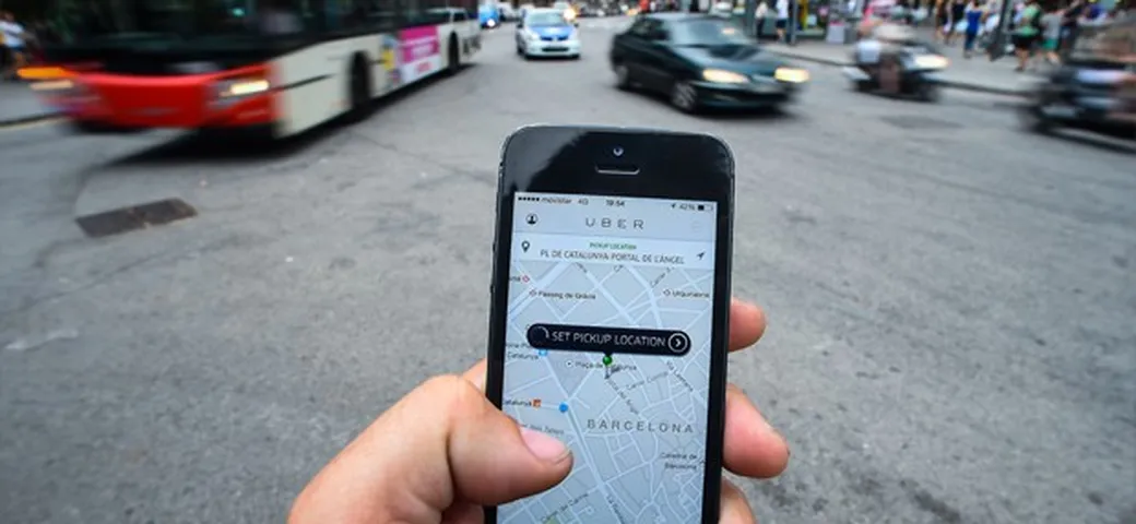 A Torino un autista di Uber ha investito 4 taxisti