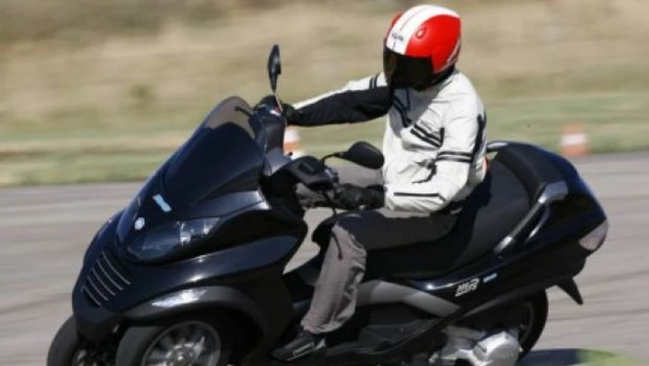 Piaggio MP3 Hybrid presto sulle nostre strade?