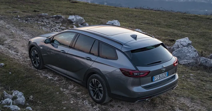 Opel Insignia Country Tourer: prova su strada - Video