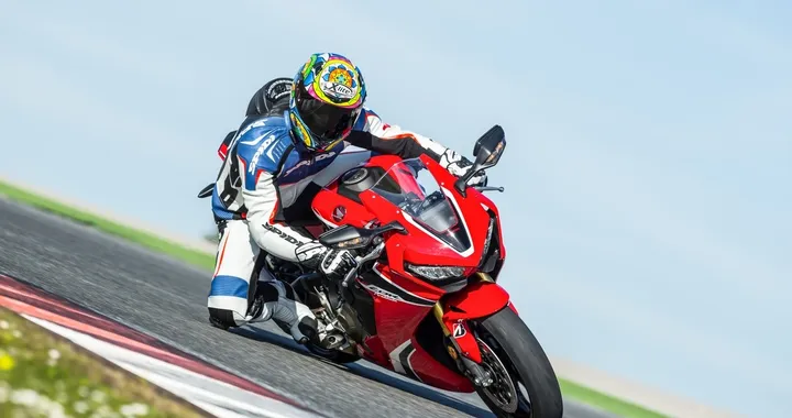 Honda CBR1000RR Fireblade 2017: il Test