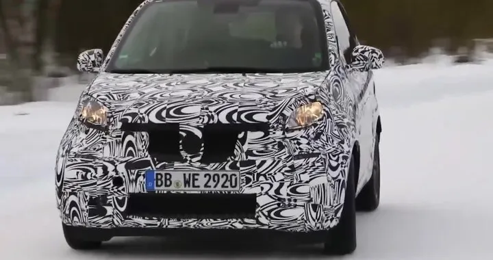 Nuova Smart 2015: test sul ghiaccio