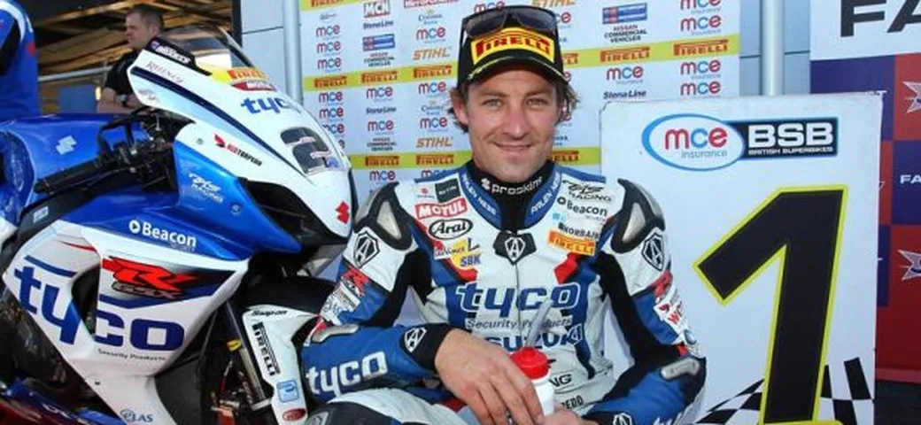 Josh Brookes al TT 2013 con il team Tyco Suzuki