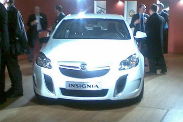 Opel Insignia OPC: il primo scatto 