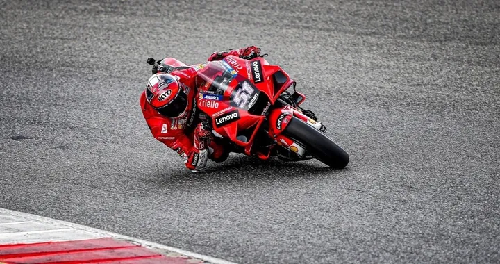 Michele Pirro a Valentino Rossi: "Questa Ducati è un altro mondo, su una moto così si sarebbe divertito"