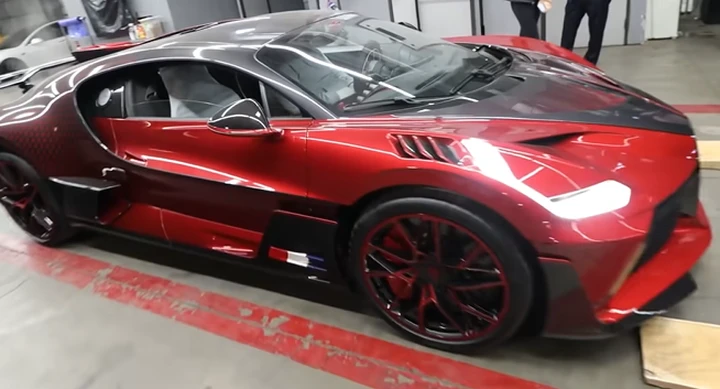 Bugatti Divo: quasi 1 milione di euro per la vernice speciale