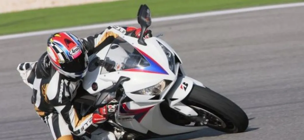 Honda CBR1000RR Fireblade 2012: Il primo test di Motoblog sul circuito di Portimao