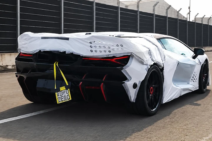 Lamborghini prepara la Revuelto SV, 1.963 esemplari e oltre 1.000 CV