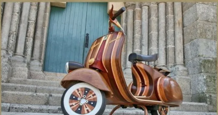 Vespa Daniela di legno realizzata a mano