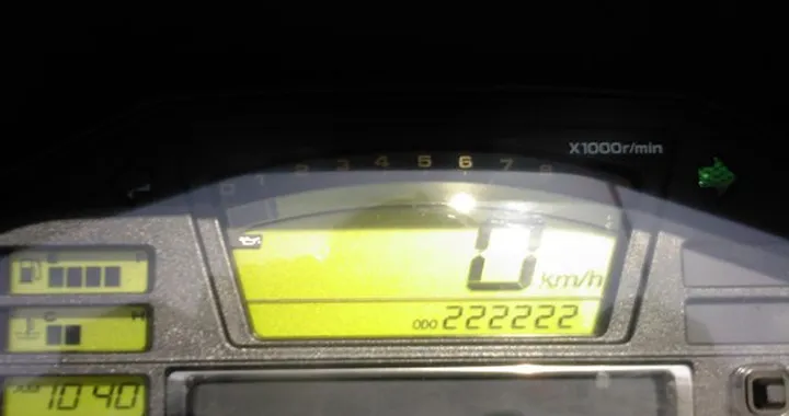 Foto del giorno: Suzuki Burgman 650 con 222.222 km
