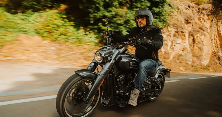 Rieju Coaster 407: la nuova custom A2 con cambio AMT costa meno di 5.000 euro