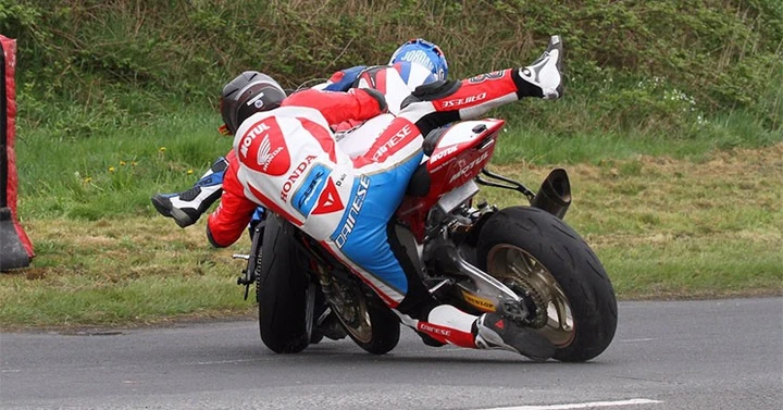 Debutto sfortunato per Guy Martin sulla Honda CBR 1000 RR [Video]