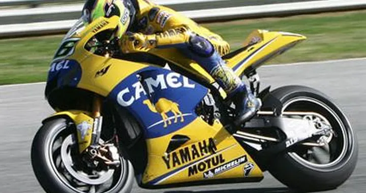 Via le sigarette dalla MotoGP!