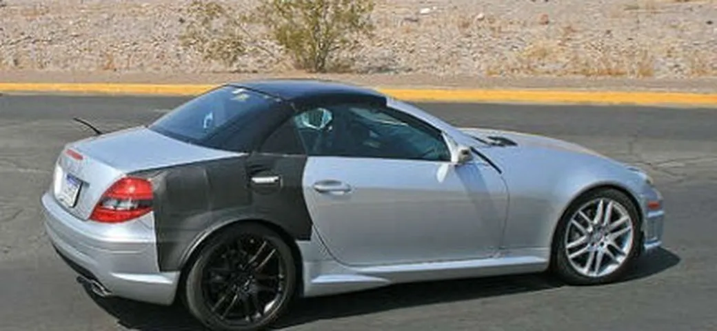 Mercedes SLK: nuove foto spia dai collaudi del tetto panoramico